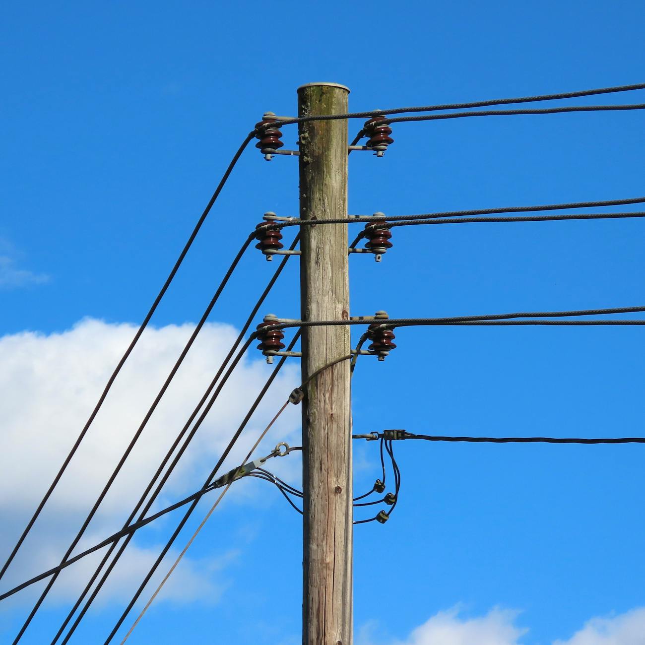 Decentralized Energy Systems Integration and Grid Modernization